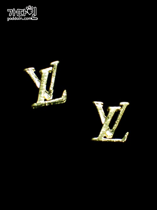 LV 골드 로고 장식 (0.8*0.8cm) 인형소품